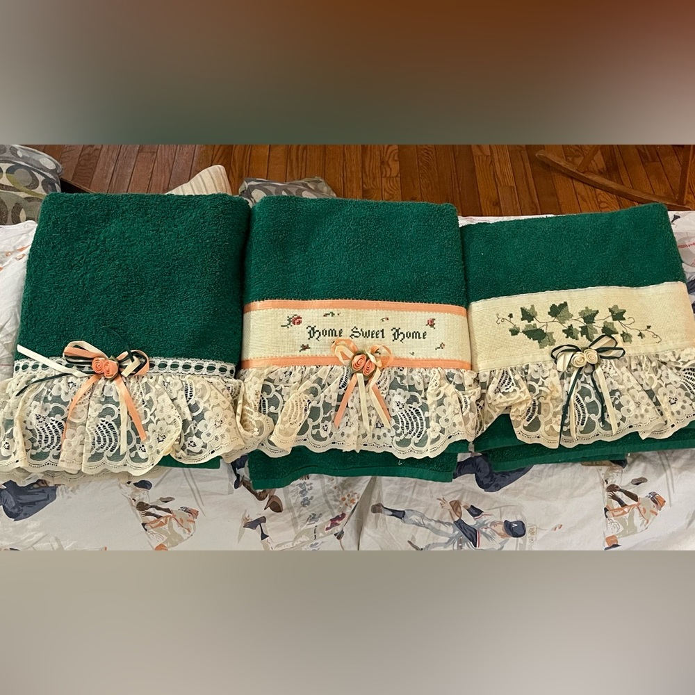 Set if 3 Bath Towels Hand Decorated